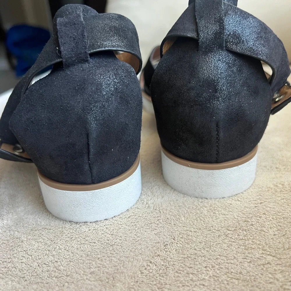 Sofft‎ Women 7.5M Black on Black Metallic Leather Ankle Strap Platform Sandal